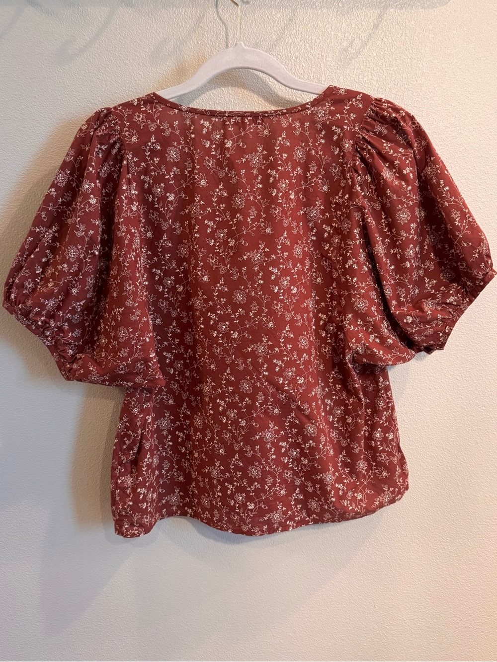 Madewell Burgundy Floral V-Neck Puff Sleeve Blouse - Picture 2 of 6